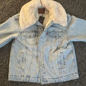 Women’s Levi’s Trucker Sherpa lined jeans jacket